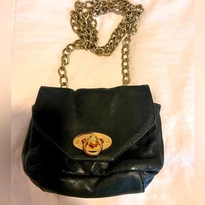 Dark green leather cross body bag w gold details and chain